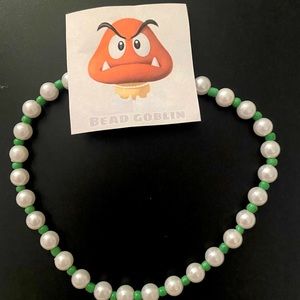green bead goblin pearl necklace (snug fit)